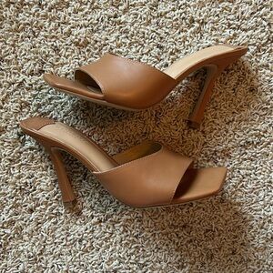 NWOT✨ Tony Bianco Tan/Camel Heels 3” (7.5)